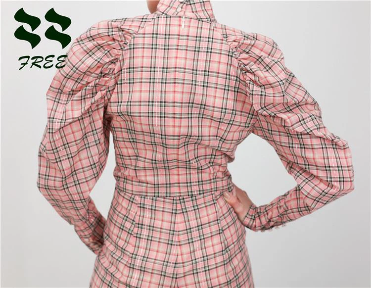 Long voluminous sleeve