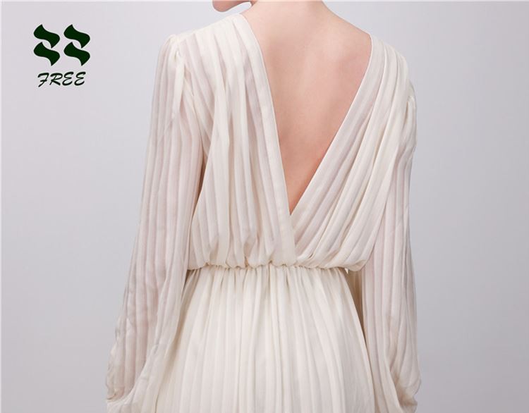 Deep V neckline in the back Deep V neckline in the back